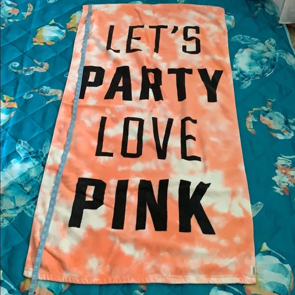 🏖VS PINK Beach Towel🏖 - Picture 2 of 6